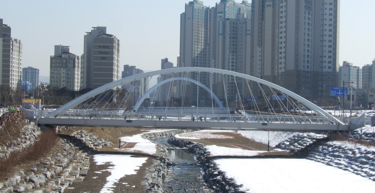 성남판교 택지지구 경관구조물(교량) 건설공사